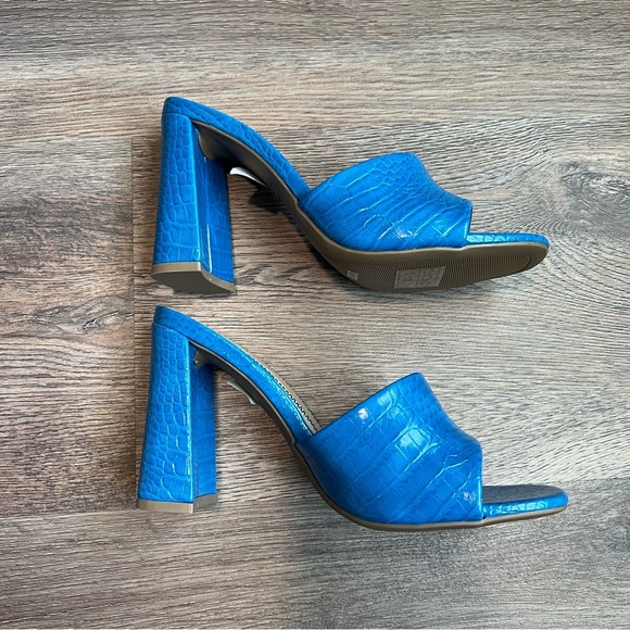 Windsor/Bamboo Women's Blue Croc Faux Leather Block Heels - Picture 2 of 6